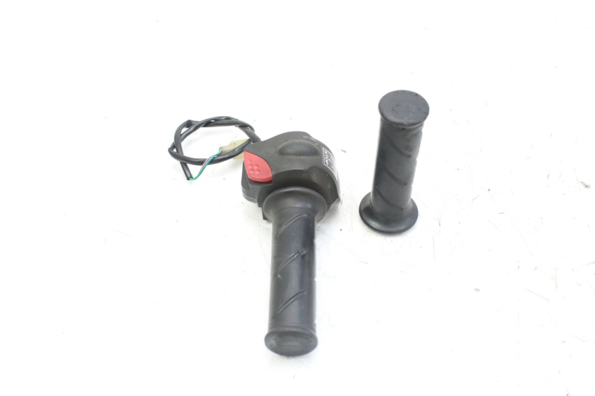 photo de RECHTER STUURSCHAKELAAR PEUGEOT LUDIX 50 (2008 - 2017) - Technische close-up