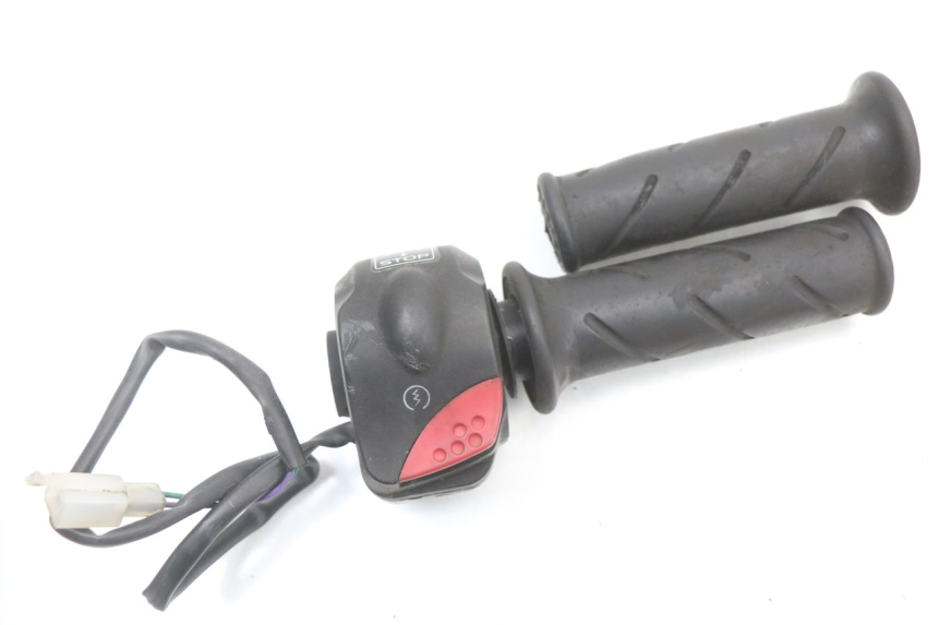 photo de RECHTER STUURSCHAKELAAR PEUGEOT LUDIX 50 (2008 - 2017) - Hoofdaanzicht