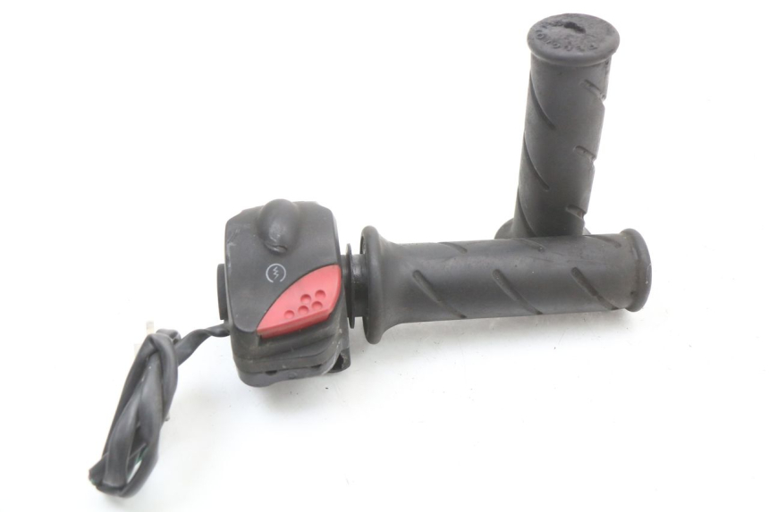 photo de RECHTER STUURSCHAKELAAR PEUGEOT LUDIX 50 (2008 - 2017) - Detail van het onderdeel