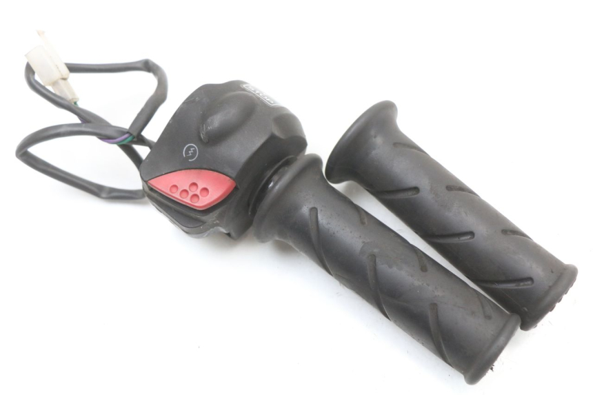 photo de RECHTER STUURSCHAKELAAR PEUGEOT LUDIX 50 (2008 - 2017) - Technische close-up