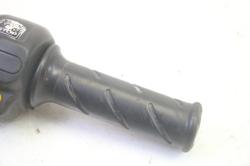 photo de RECHTER STUURSCHAKELAAR PEUGEOT LUDIX 50 (2008 - 2017) - Zoom op gebruiksstaat