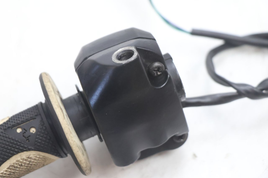 photo de RECHTER STUURSCHAKELAAR PEUGEOT LUDIX SNAKE 2T 50 (2004 - 2014) - Gecontroleerd onderdeel
