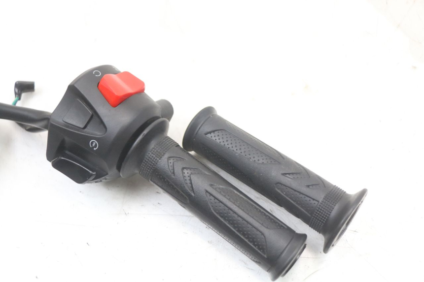 photo de RECHTER STUURSCHAKELAAR MASAI SCRAMBLER SPORT 125 (2021 - 2025) - Detail van het onderdeel