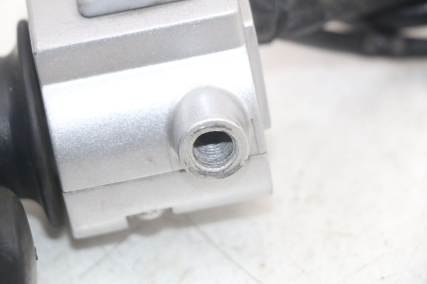 photo de RECHTER STUURSCHAKELAAR SYM MIO 50 (2011 - 2017) - Technische close-up