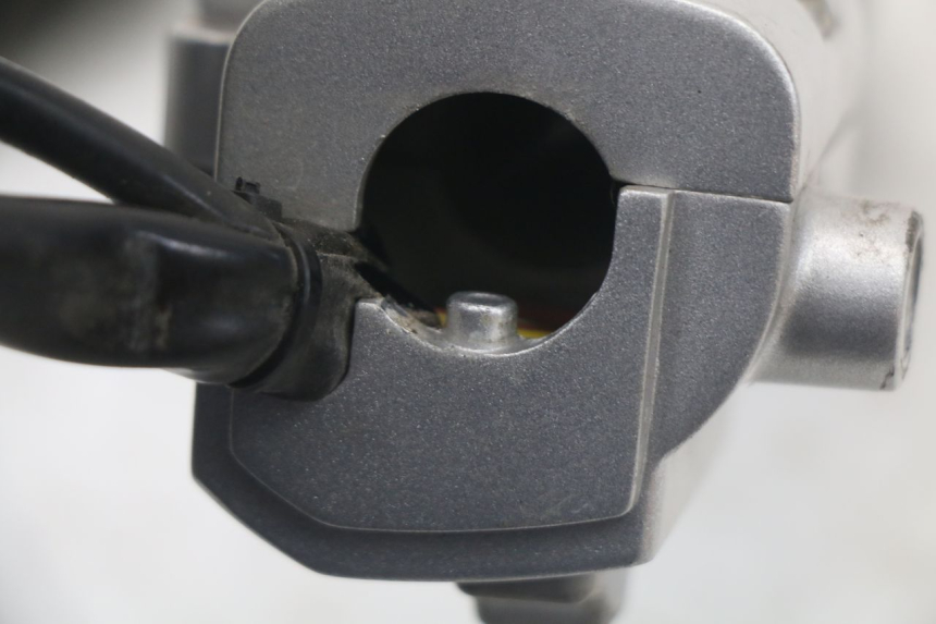 photo de RECHTER STUURSCHAKELAAR SYM MIO 50 (2011 - 2017) - Staat van het oppervlak