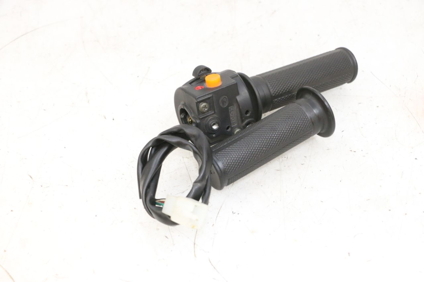 photo de RECHTER STUURSCHAKELAAR JM MOTORS OLDIES 4T 50 (2010 - 2020) - Zoom op gebruiksstaat