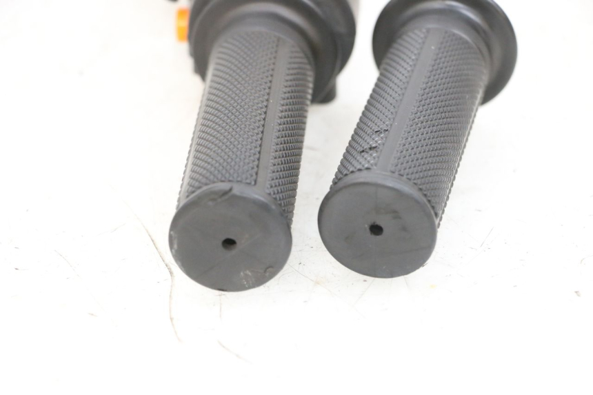 photo de RECHTER STUURSCHAKELAAR JM MOTORS OLDIES 4T 50 (2010 - 2020) - Staat van het oppervlak