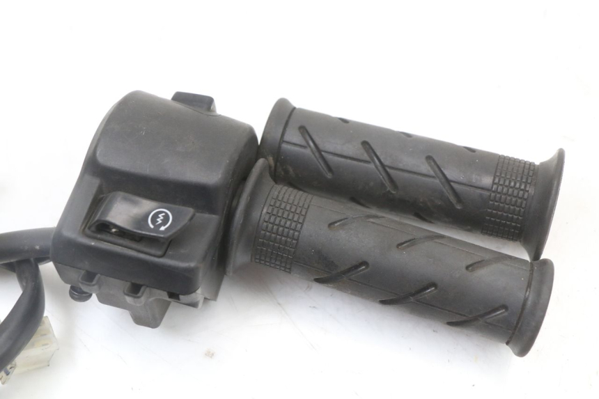 photo de RECHTS STUURSCHAKELAAR HONDA PCX (JF47) 125 (2012 - 2013) - Detail van het onderdeel