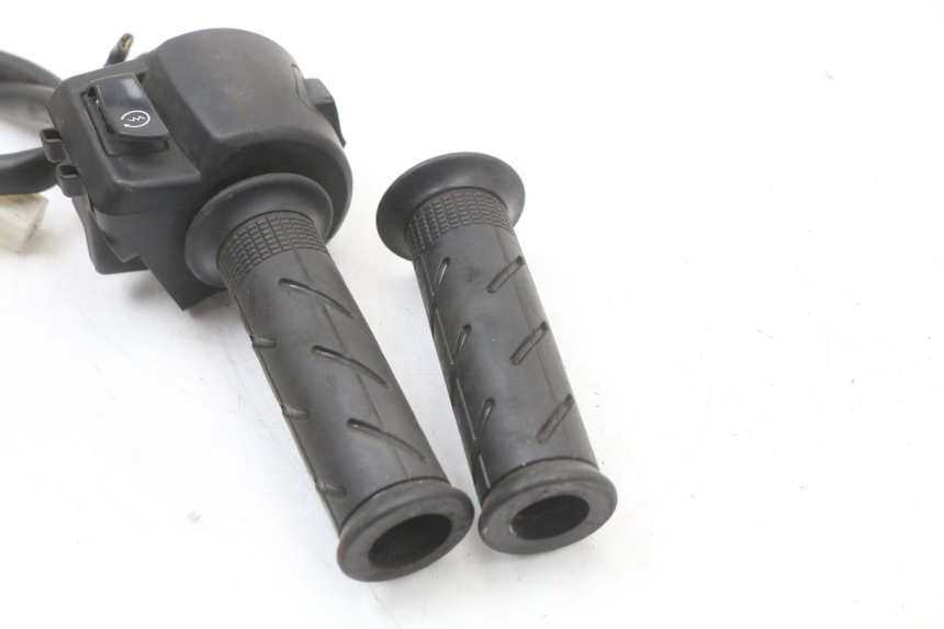 photo de RECHTS STUURSCHAKELAAR HONDA PCX (JF47) 125 (2012 - 2013) - Staat van het oppervlak