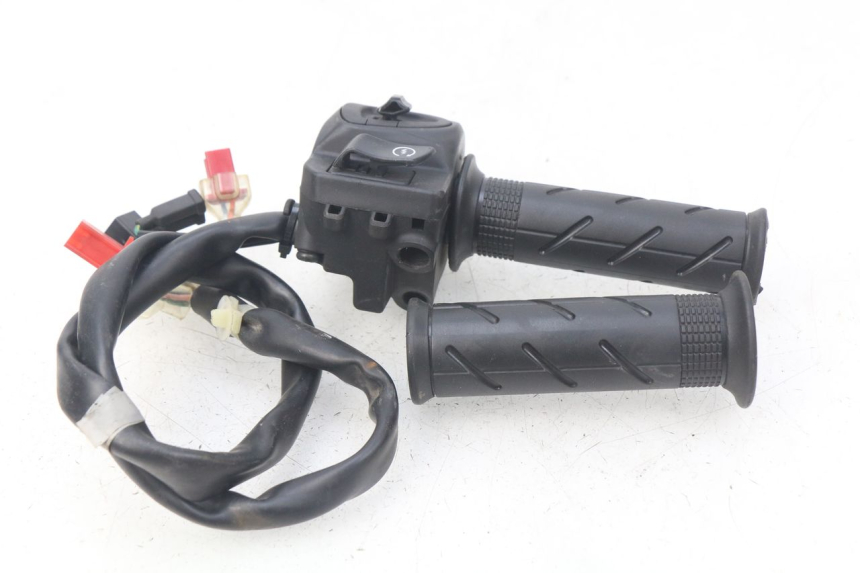 photo de RECHTER STUURSCHAKELAAR HONDA PCX (JF57/JF64) 125 (2014 - 2018) - Staat van het oppervlak