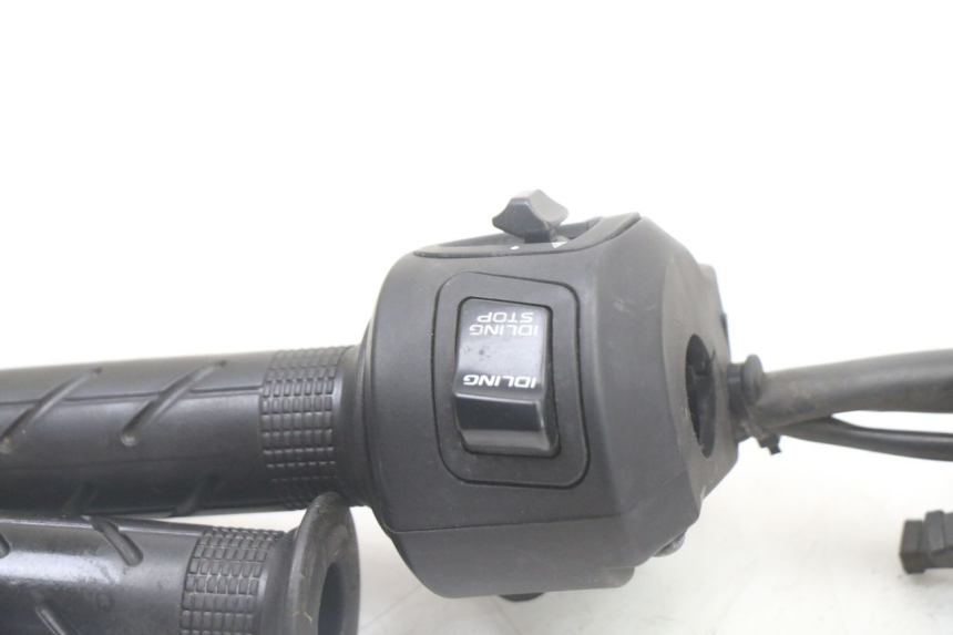 photo de RECHTER STUURSCHAKELAAR HONDA PCX (JF57/JF64) 125 (2014 - 2018) - Technische close-up