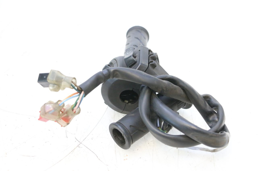 photo de RECHTER STUURSCHAKELAAR HONDA PCX (JF57/JF64) 125 (2014 - 2018) - Technische close-up