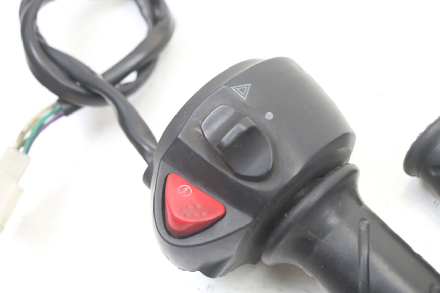 photo de RECHTS STUURSCHAKELAAR PEUGEOT CITYSTAR 125 (2011 - 2017) - Detail van het onderdeel