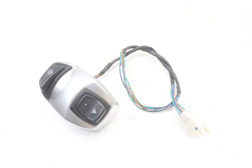 photo de RECHTER STUURSCHAKELAAR PEUGEOT DJANGO 125 (2014 - 2017) - Zoom op gebruiksstaat