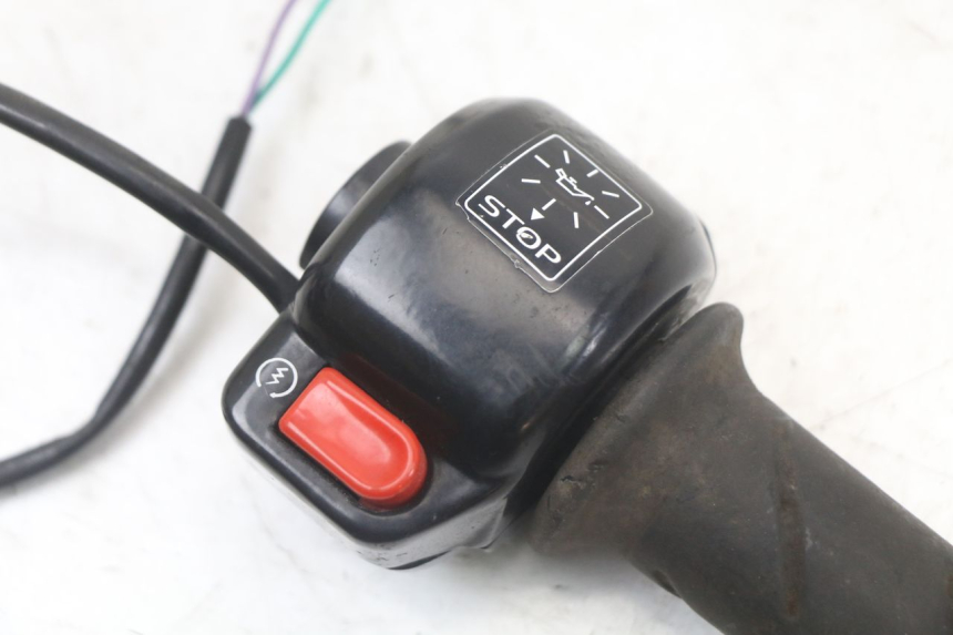 photo de RECHTS STUURSCHAKELAAR PEUGEOT LUDIX 50 (2005 - 2007) - Zoom op gebruiksstaat