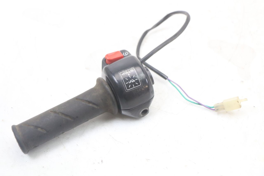 photo de RECHTS STUURSCHAKELAAR PEUGEOT LUDIX 50 (2005 - 2007) - Andere kijkhoek