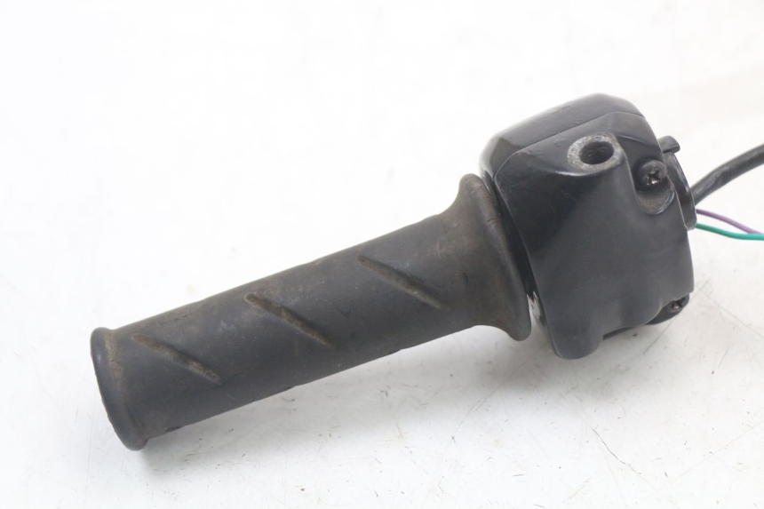 photo de RECHTS STUURSCHAKELAAR PEUGEOT LUDIX 50 (2005 - 2007) - Bevestigingspunten