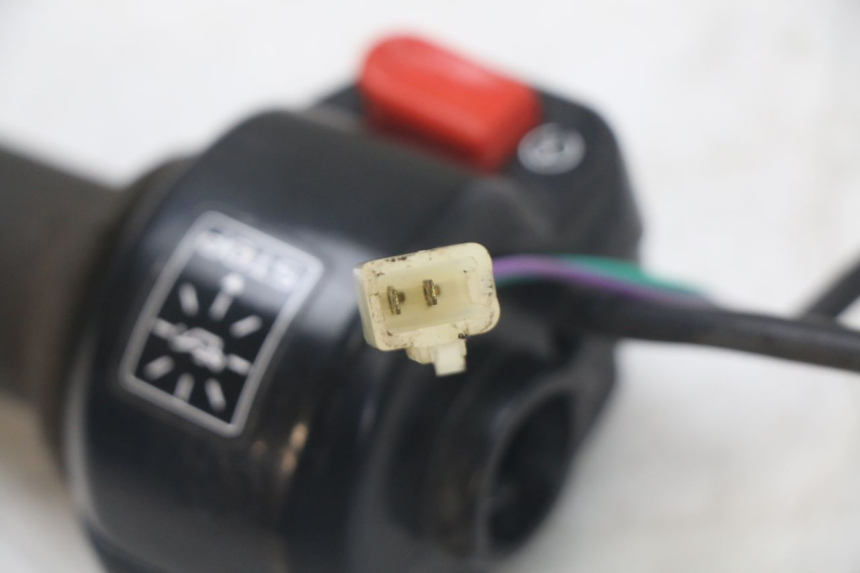 photo de RECHTS STUURSCHAKELAAR PEUGEOT LUDIX 50 (2005 - 2007) - Markeringen en referenties