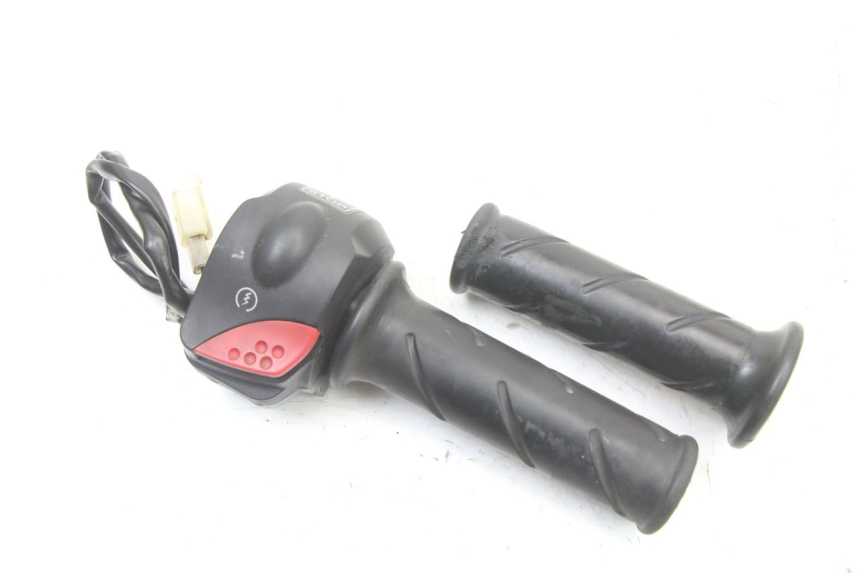 photo de RECHTER STUURSCHAKELAAR PEUGEOT TREKKER TKR 50 (2005 - 2014) - Hoofdaanzicht