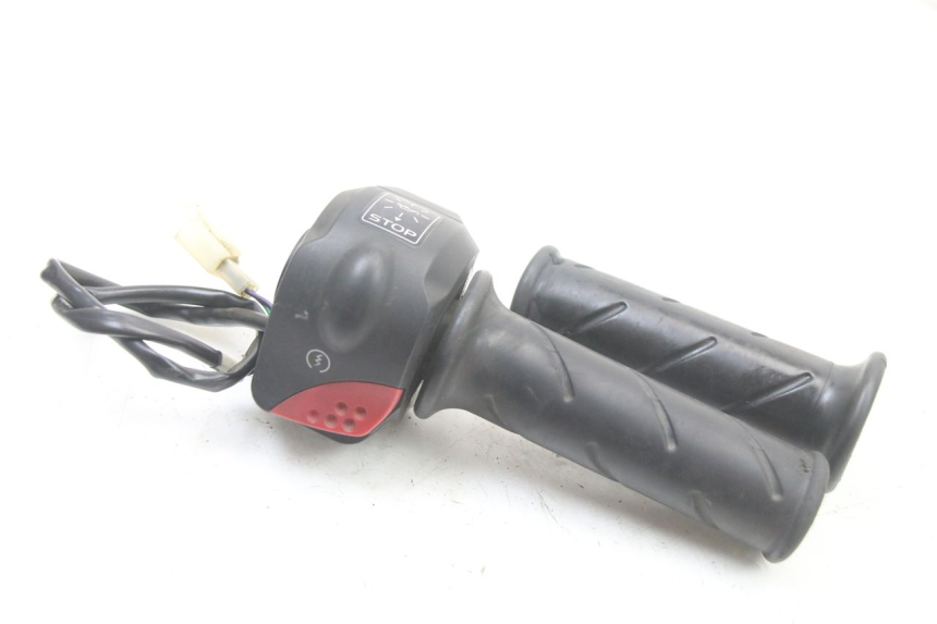 photo de RECHTER STUURSCHAKELAAR PEUGEOT TREKKER TKR 50 (2005 - 2014) - Zoom op gebruiksstaat