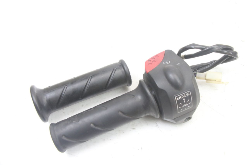 photo de RECHTER STUURSCHAKELAAR PEUGEOT TREKKER TKR 50 (2005 - 2014) - Andere kijkhoek