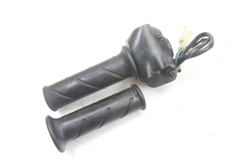 photo de RECHTER STUURSCHAKELAAR PEUGEOT TREKKER TKR 50 (2005 - 2014) - Technische close-up