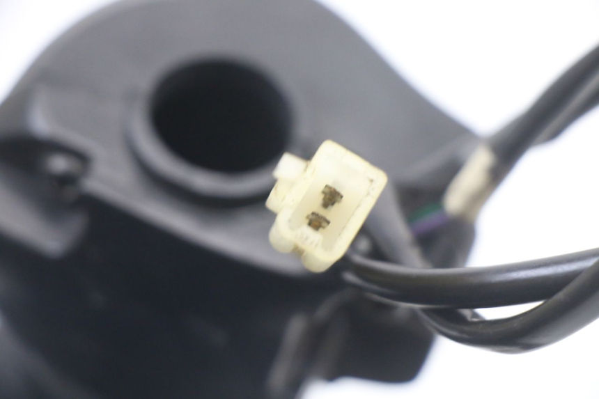 photo de RECHTER STUURSCHAKELAAR PEUGEOT TREKKER TKR 50 (2005 - 2014) - Bevestigingspunten