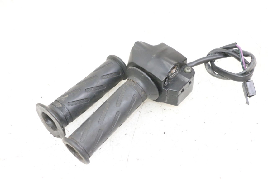 photo de RECHTS STUURSCHAKELAAR PEUGEOT VIVACITY 125 (2010 - 2017) - Detail van het onderdeel