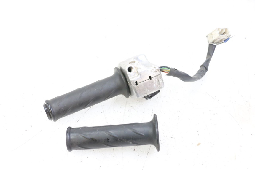 photo de RECHTER STUURSCHAKELAAR PIAGGIO BEVERLY 125 (1998 - 2005) - Technische close-up