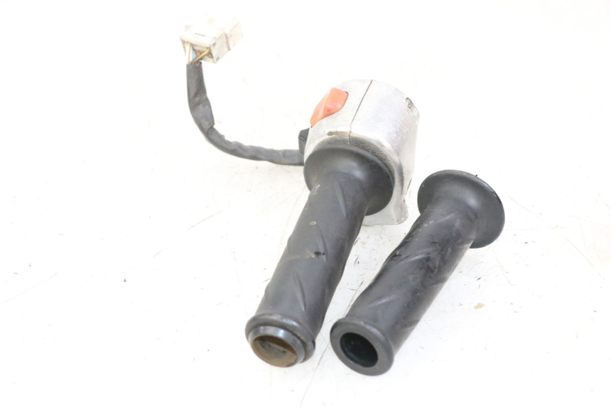 photo de RECHTER STUURSCHAKELAAR PIAGGIO BEVERLY 125 (1998 - 2005) - Overzicht