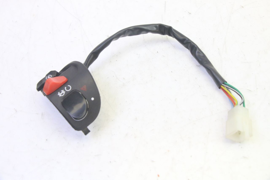 photo de RECHTER STUURSCHAKELAAR EFUN PUSA 1 - Zoom op gebruiksstaat