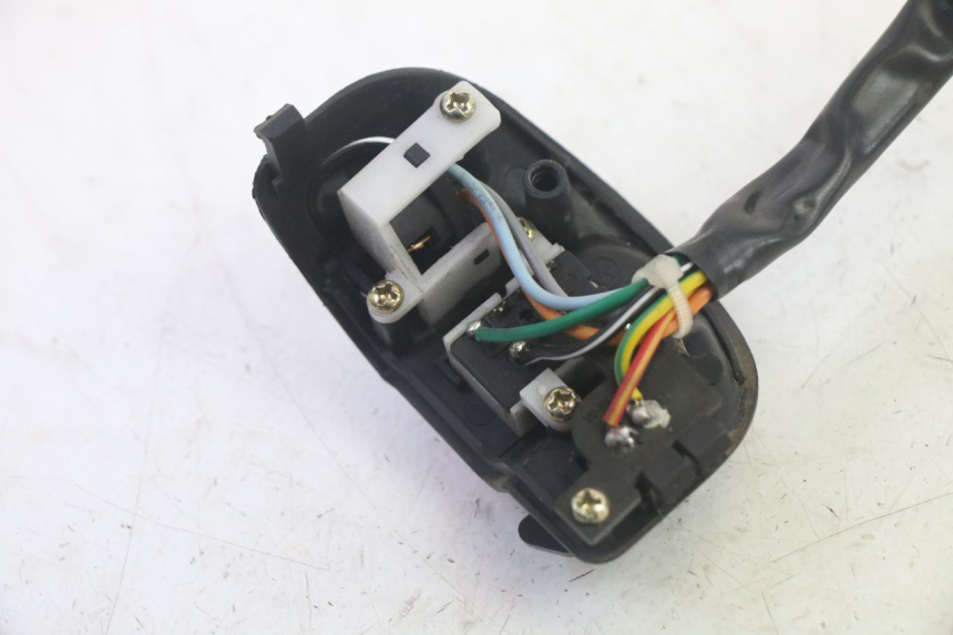 photo de RECHTER STUURSCHAKELAAR EFUN PUSA 1 - Overzicht