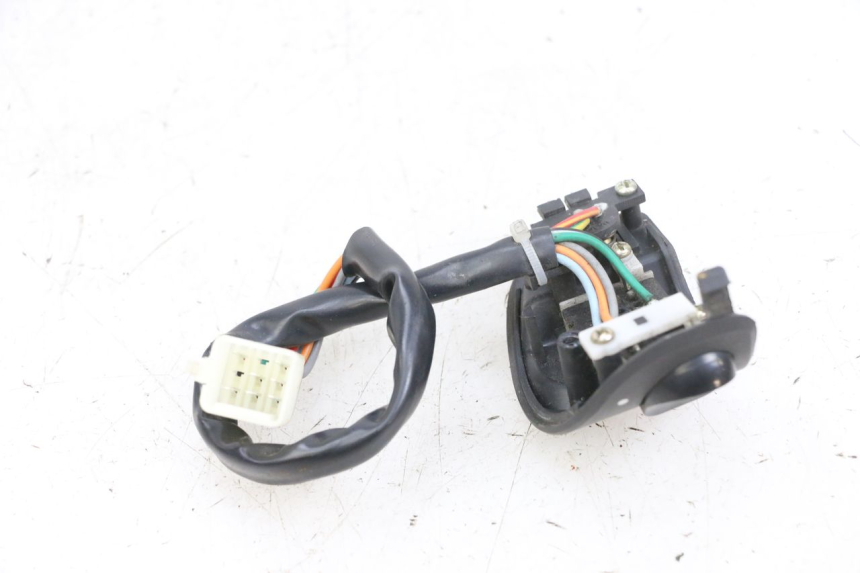 photo de RECHTER STUURSCHAKELAAR EFUN PUSA 1 - Detail van het onderdeel