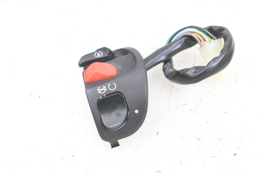 photo de RECHTER STUURSCHAKELAAR EFUN PUSA 1 - Technische close-up