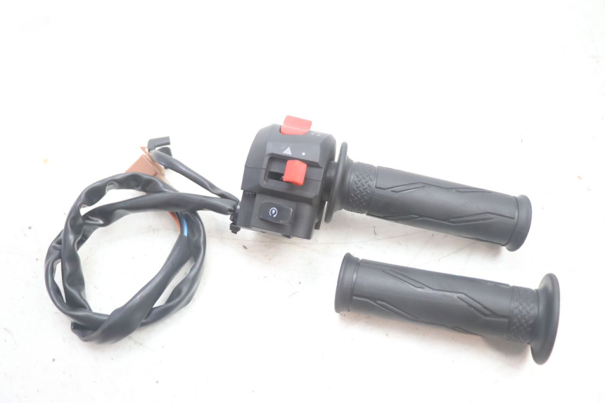 photo de RECHTS SCHAKELAAR JM MOTORS R-MAX TECH 50 (2024 - 2026) - Hoofdaanzicht
