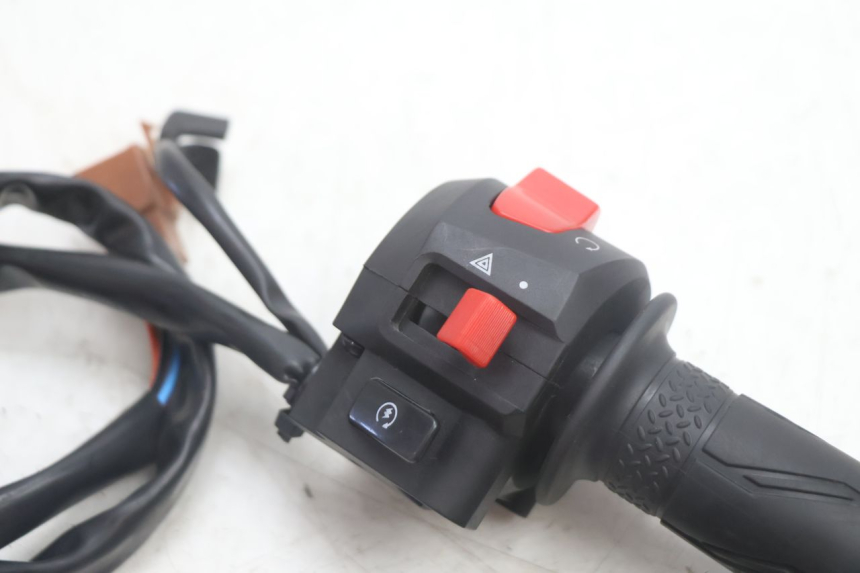 photo de RECHTS SCHAKELAAR JM MOTORS R-MAX TECH 50 (2024 - 2026) - Detail van het onderdeel