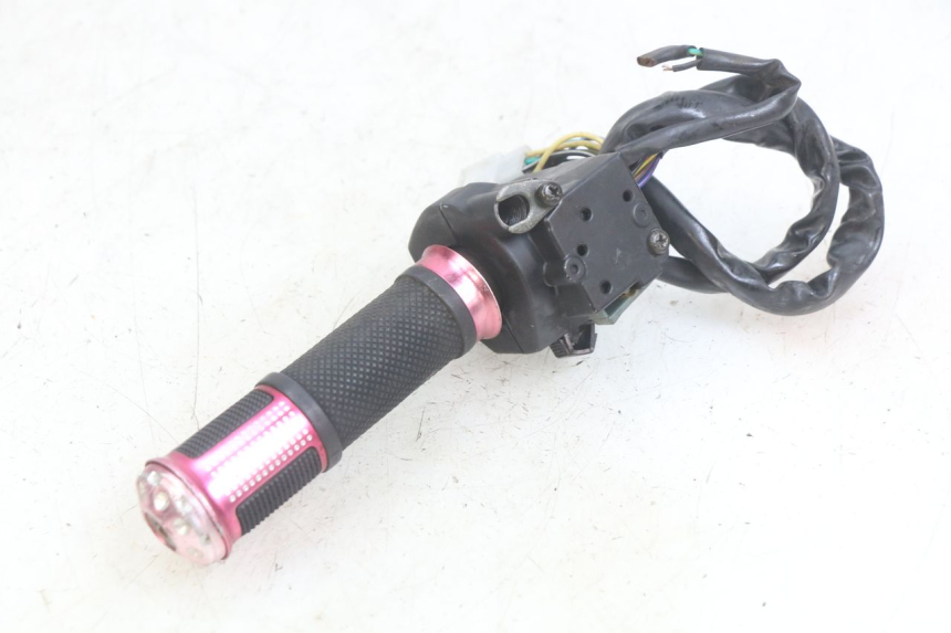 photo de RECHTS STUURSCHAKELAAR YAMASAKI ROADSTER 50 (2013 - 2018) - Andere kijkhoek