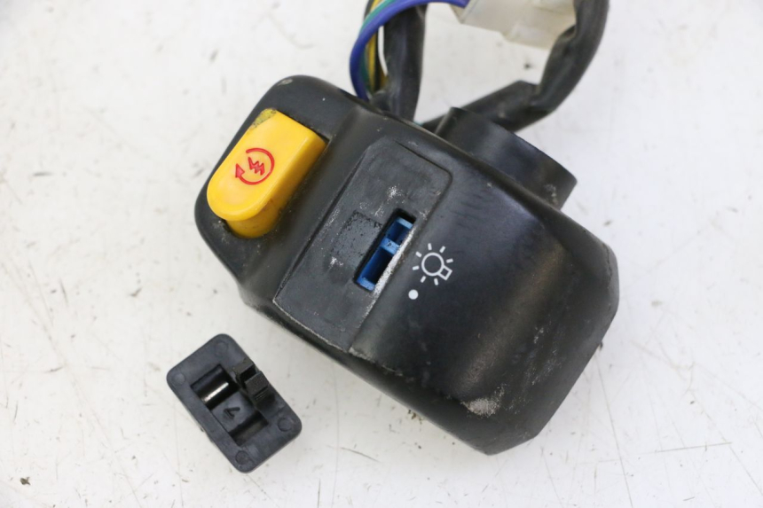 photo de RECHTER STUURSCHAKELAAR PGO RODOSHOW 2T 50 (2003 - 2007) - Zoom op gebruiksstaat