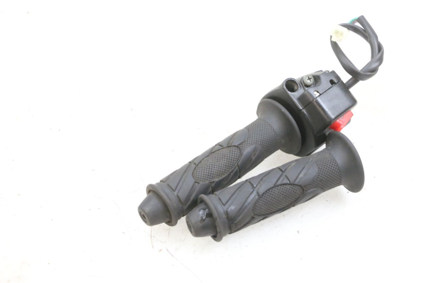 photo de RECHTER STUURSCHAKELAAR TNT MOTOR ROMA 10' 4T 50 (2019 - 2022) - Detail van het onderdeel