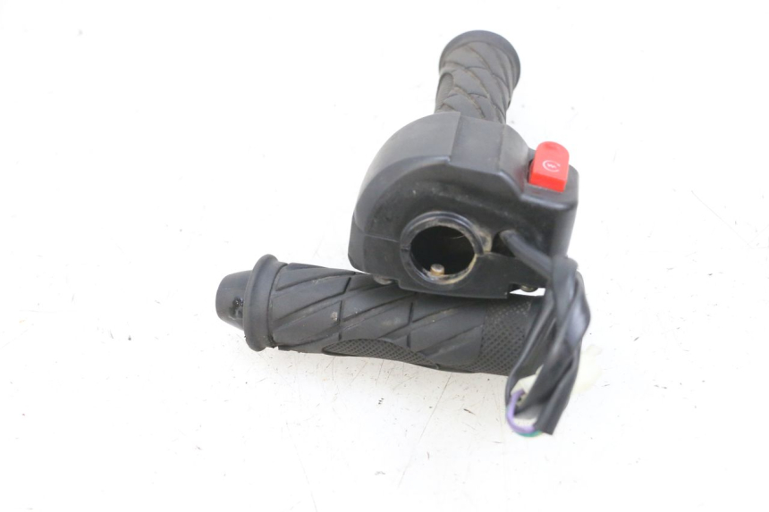 photo de RECHTER STUURSCHAKELAAR TNT MOTOR ROMA 10' 4T 50 (2019 - 2022) - Technische close-up