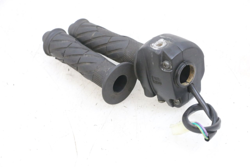 photo de RECHTER STUURSCHAKELAAR TNT MOTOR ROMA 10' 4T 50 (2019 - 2022) - Overzicht