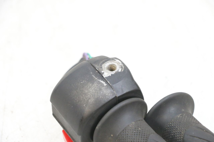 photo de RECHTER STUURSCHAKELAAR TNT MOTOR ROMA 10' 4T 50 (2019 - 2022) - Staat van het oppervlak