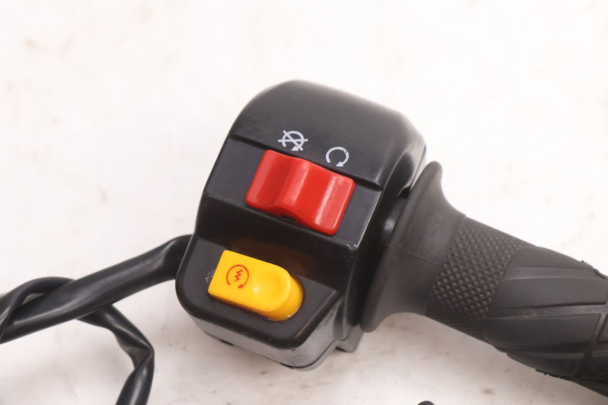 photo de RECHTS STUURSCHAKELAAR TNT MOTOR ROMA 10' 4T 50 (2007 - 2018) - Detail van het onderdeel