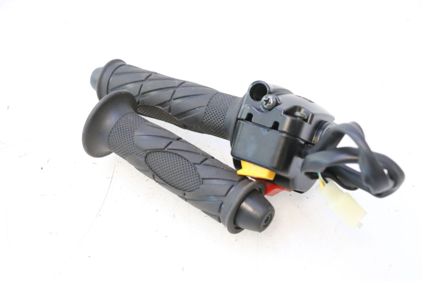 photo de RECHTER STUURSCHAKELAAR TNT MOTOR ROMA 12' 2T 50 (2007 - 2018) - Technische close-up
