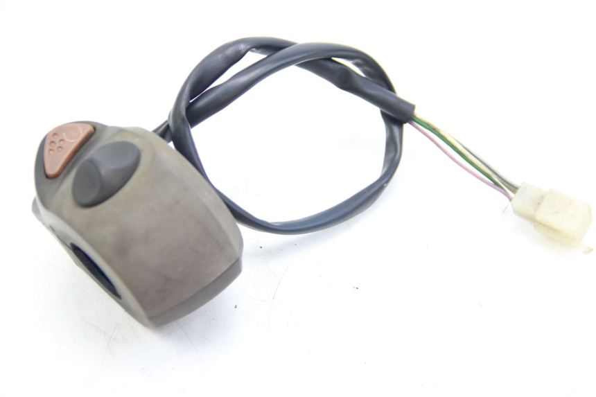 photo de RECHTER STUURSCHAKELAAR PEUGEOT SATELIS COMPRESSOR K15 125 (2006 - 2009) - Detail van het onderdeel