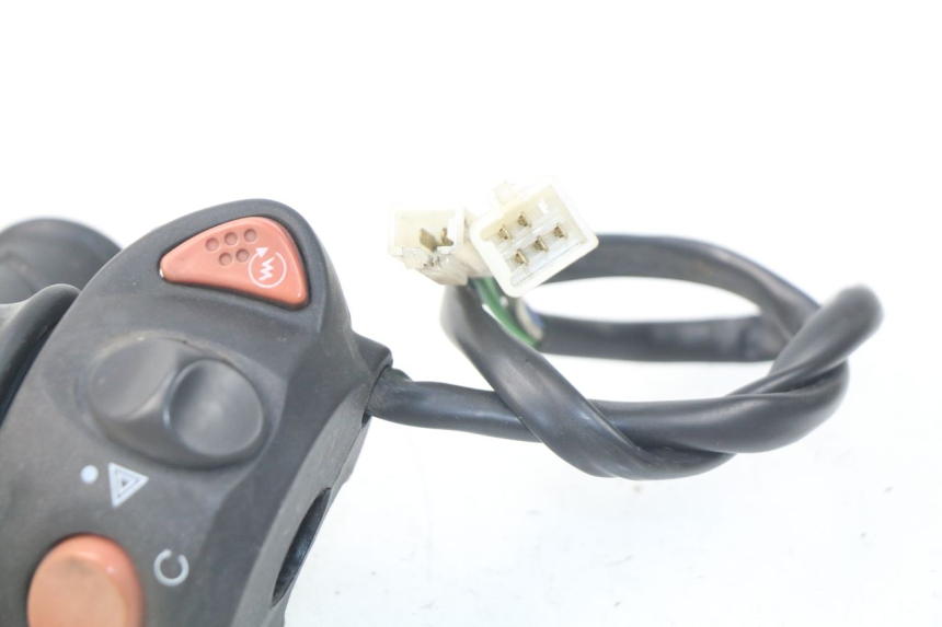 photo de RECHTER STUURSCHAKELAAR PEUGEOT SATELIS 300 (2012 - 2015) - Bevestigingspunten