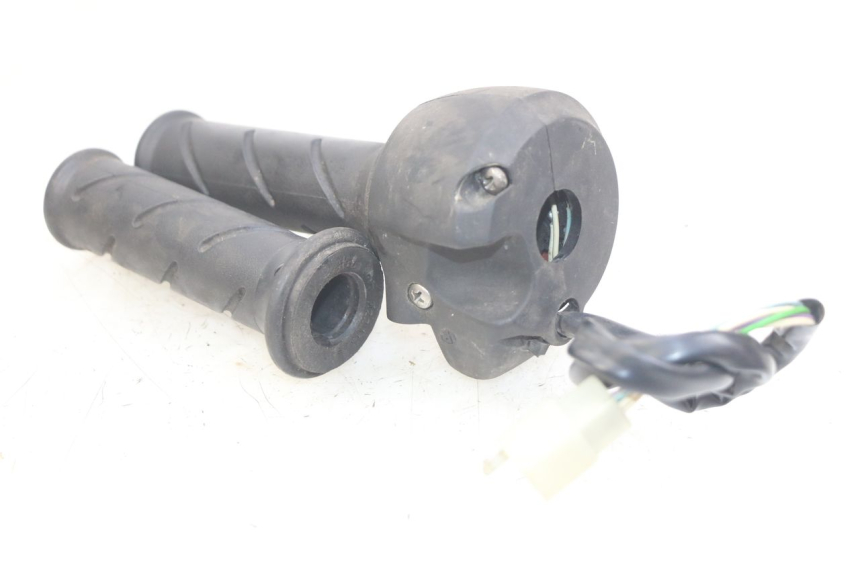 photo de RECHTER STUURSCHAKELAAR PEUGEOT SATELIS 125 (2010 - 2012) - Overzicht