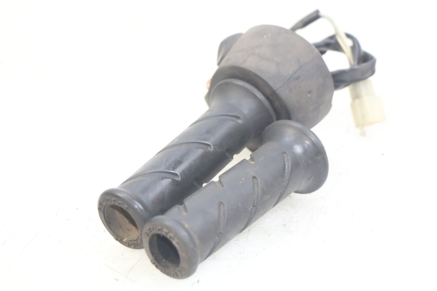 photo de RECHTER STUURSCHAKELAAR PEUGEOT SATELIS 125 (2010 - 2012) - Bevestigingspunten