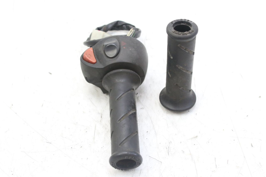 photo de RECHTER STUURSCHAKELAAR PEUGEOT SATELIS 125 (2010 - 2012) - Zoom op gebruiksstaat