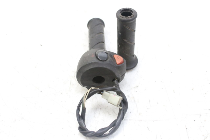 photo de RECHTER STUURSCHAKELAAR PEUGEOT SATELIS 125 (2010 - 2012) - Technische close-up